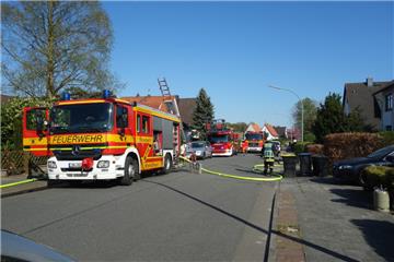 Eine Garage hat in Bremerhaven-Speckenbüttel gebrannt. 