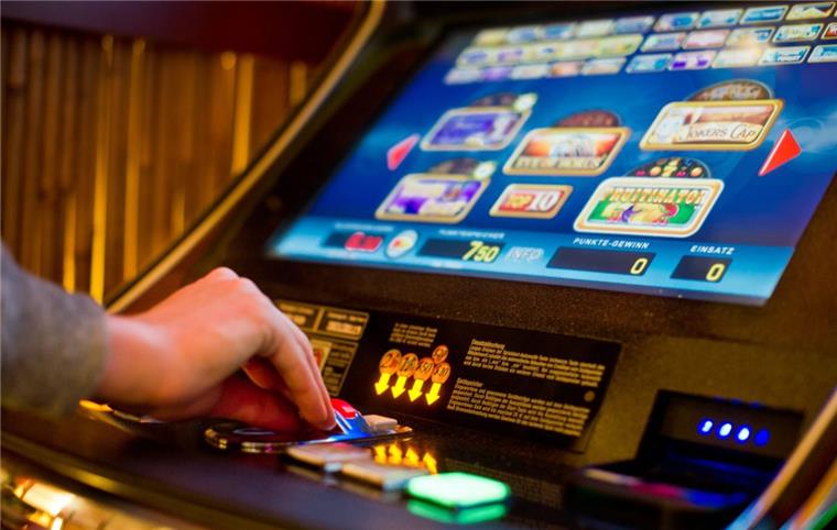 Eine Glückssträhne an einem Spielautomaten in Bremen ist mit einem brutalen Streit zu Ende gegangen.
