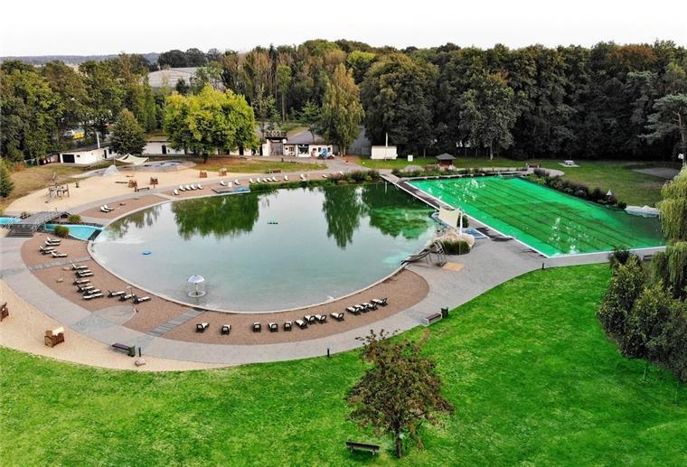 Beachvolleyball auf feinem Sand Naturbad in Zeven