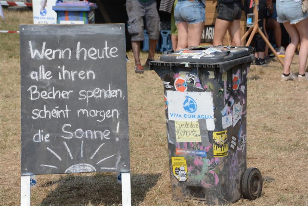 Eine gute Tat am Tag:  Mit dem gespendeten Becher trägt jeder auch zum guten Wet...