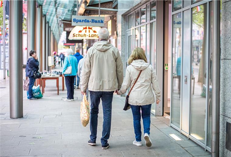 Was macht eine Innenstadt zeitgemäß? Eine Innenstadt hat nicht nur die Funktion der Versorgerin, sondern auch die des sozialen Treffpunktes. Frequenzbringer ist nicht mehr der Einzelhandel, sondern das Erlebnis.