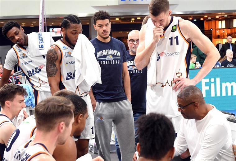 Der Fußball macht’s erforderlich: Eisbären Bremerhaven müssen früher antreten Eine kleine Änderung im Spielplan gibt es bei den Eisbären Bremerhaven.