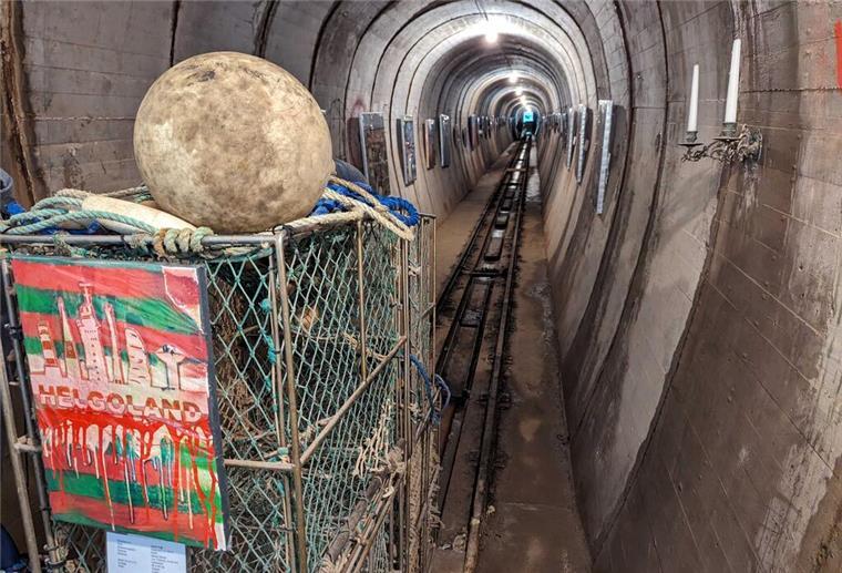 Fünf Dinge, die einen Helgolandbesuch einzigartig machen Eine Kunstausstellung in einem feuchten Versorgungstunnel? Eine verrückte Idee, die funktioniert.