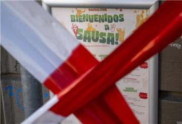 Absperrband hängt vor einer Filiale von Sausalitos. Die Restaurantkette ist insolvent.