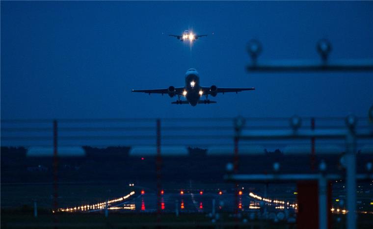 Terrorverdächtige aus Türkei nach Hamburg abgeschoben Eine Maschine mit einer Terrorverdächtigen an Bord landete am Mittwochabend auf dem Hamburger Flughafen.