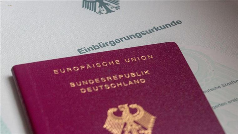 Bovenschulte kritisiert Pläne für Extremisten mit Doppelpass Eine mögliche Verschärfung des Staatsangehörigkeitsrechts ist umstritten. (Symbolbild)