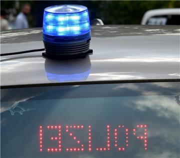 Eine Mutter hat ihr Kind in Oldenburg mit dem Auto von der Kita abgeholt. 