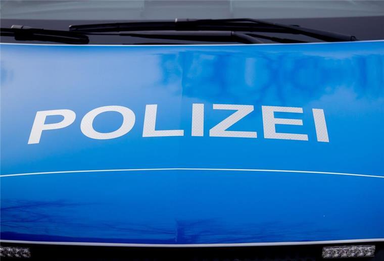 Das war ihm wohl zu laut: Nachbar stürmt Party mit Waffe Eine nächtliche Ruhestörung im Kreis Rotenburg eskalierte. Die Polizei musste gerufen werden.