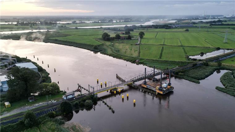 Huntebrücke-Neubau wird ein Zwilling der Friesenbrücke Eine neue Hub-Drehbrücke soll die alte Huntebrücke bei Elsfleth in der Wesermarsch ersetzen. (Archivbild)