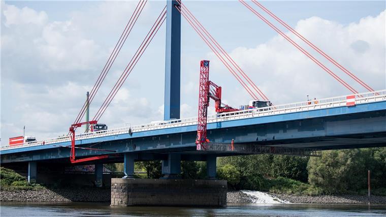 Eine neue Verkehrsführung auf der A1 soll die marode Norderelbbrücke entlasten.