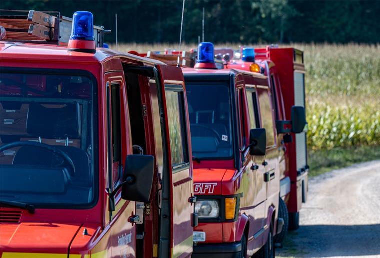 Straßenverunreinigung: Ölspur in Geestenseth Feuerwehrwagen