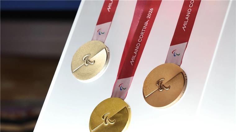 Olympia-Medaillen vorgestellt: Sie gehen nicht kaputt Eine Paralympics-Medaille gewinnen nur die wenigsten Sportlerinnen und Sportler.