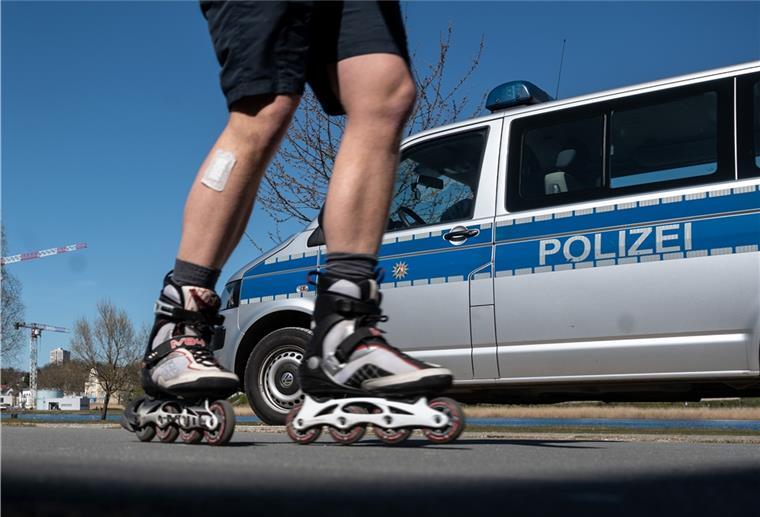 Eine PKW-Fahrerin nahm in Bremerhaven einem Inline-Skater die Vorfahrt.