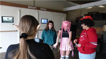 Eine Prinzessin mit spitzen Elfenohren, ein Mütze-tragender Pokémon-Meister und eine
pinke Anime-Heldin: Die Jugendliche haben ihre ganz persönliche Filmadaption erstellt.