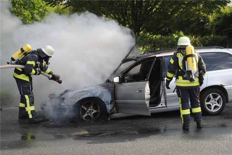 Hagen: Auto fängt bei Probefahrt an zu brennen Eine Probefahrt endete am Donnerstag mit einem brennenden Auto in Driftsethe.