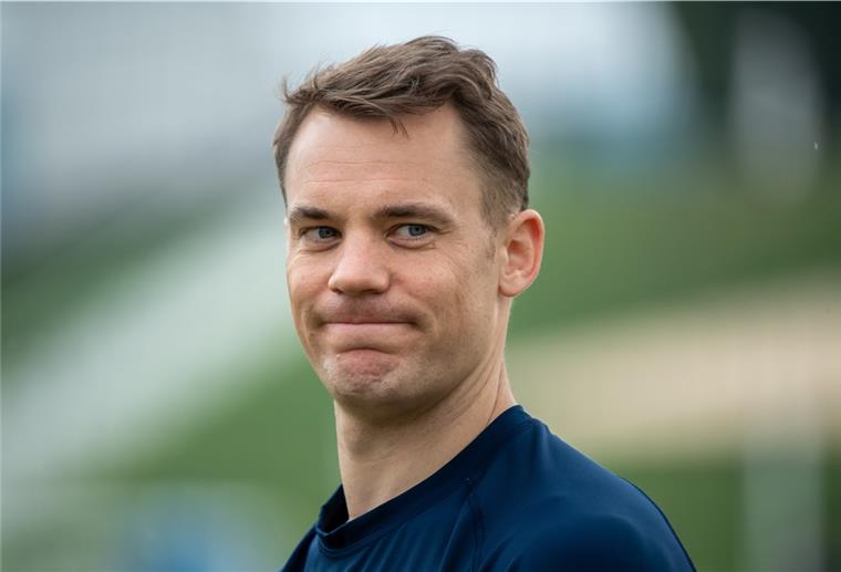 So reagiert das Netz auf das Video von Manuel Neuer Eine richtig gute Figur als Kapitän der Fußball-Nationalmannschaft macht Manuel Neuer nicht.