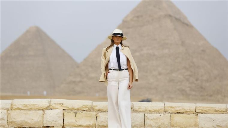 Teilzeit-First-Lady? Melania Trumps künftige Rolle Eine Solo-Afrika-Reise der damaligen First Lady blieb eher als Bilderstrecke verschiedener Outfits in Erinnerung. (Archivbild)