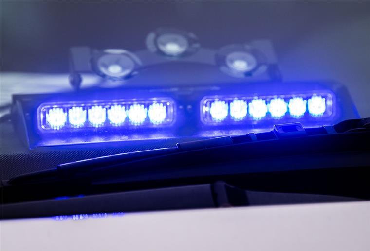 Frau entdeckt beim Spaziergang eine Leiche Eine Spaziergängerin hat in Achim eine männliche Leiche gefunden. Die Polizei ermittelt, bisher liegt kein Hinweis auf Fremdverschulden vor.