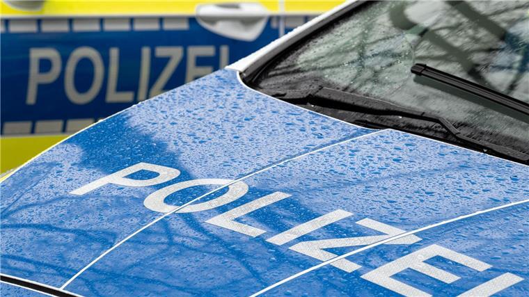 Spielzeugpistole auf Schulhof löst Polizeieinsatz aus Eine Spielzeugpistole auf einem Schulhof in Lüneburg hat einen größeren Polizeieinsatz ausgelöst. (Symbolbild)
