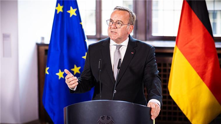 Eine Stärkung der europäischen Verteidigungsbereitschaft sei nur im engen deutsch-französischen Schulterschluss, so der Minister.