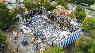 Eine Turnhalle in Hannover brennt ab, der Schaden beträgt etwa fünf Millionen Euro. (Archivbild)