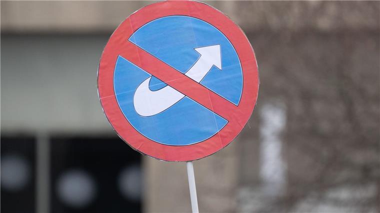 Demo gegen AfD-Veranstaltung mit Krah eskaliert Eine Veranstaltung der AfD in einem Stadtteilzentrum in Hannover hat eine Gegendemo auf den Plan gerufen. (Archivbild)
