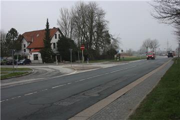 Eine Vollsperrung im Kreuzungsbereich B 6/Landstraße 121 für etwa sechs Wochen wird voraussichtlich nicht zu vermeiden sein, heißt es vonseiten der Stadt Bremerhaven. Am 1. April werden die Bauarbeiten zwar noch nicht beginnen, wohl aber in den nächsten Wochen. 