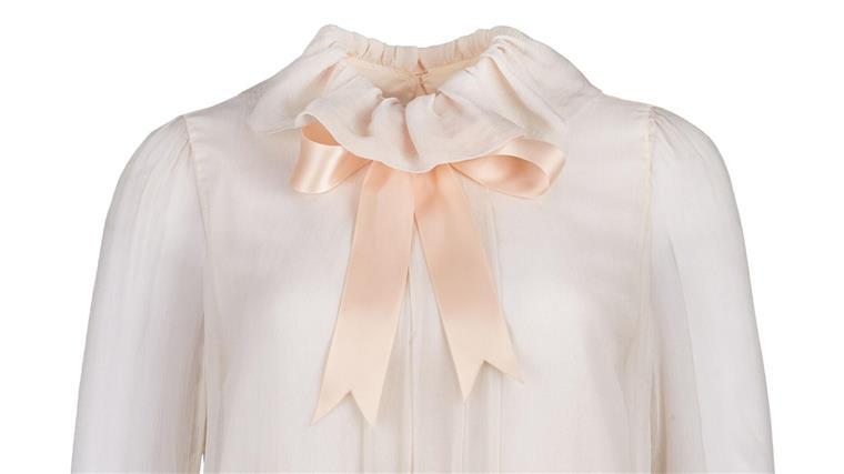 Eine von Prinzessin Diana getragene blass-rosafarbene Bluse steht zur Versteigerung.