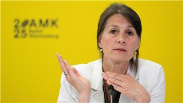 Einen Blick über die Grenze nach Dänemark wirft Agrarministerin Miriam Staudte (Grüne) bei einem Besuch Ende August. (Archivbild)