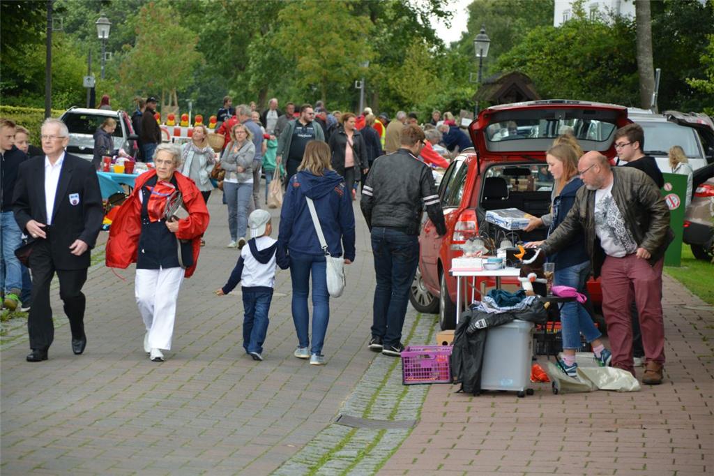 Einen Flohmarkt gibt es auch. Foto: Scheiter