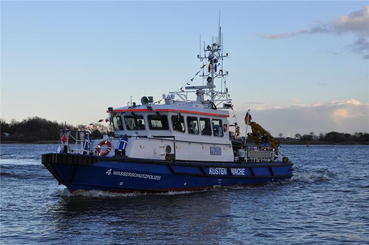 Bootstour auf der Weser hat ein Nachspiel Einen kuriosen Einsatz hatte die Braker Wasserschutzpolizei jetzt auf der Weser.