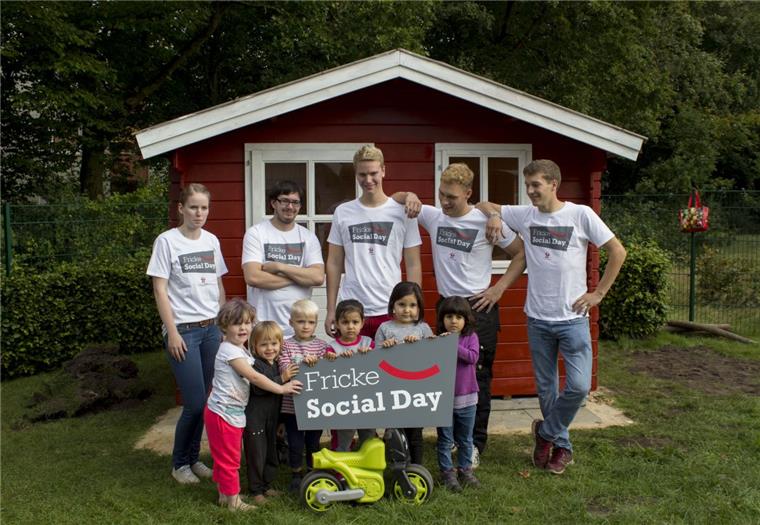 Fricke Social Day 2018: Azubis packen kräftig mit an Einen Tag lang helfen Azubis der Fricke-Gruppe beim Fricke Social Day bei der Umsetzung eines sozialen Projektes.