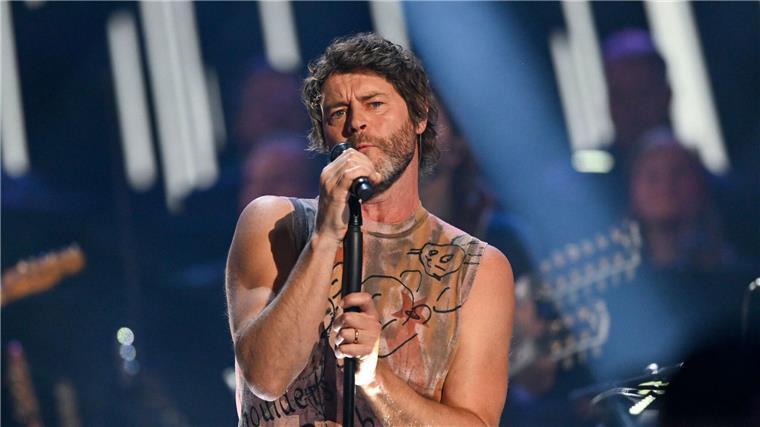 Zum 75. Geburtstag: Formel-1-Vorspiel als Glitzershow Einer der Showacts bei der großen Formel-1-Präsentation: Take That mit Howard Donald.