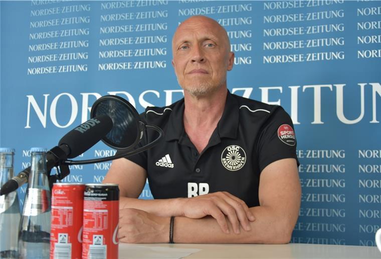 „Bundestrainer“ Björn Böning: Wir werden gewinnen Einer von 80 Millionen Bundestrainern: Björn Böning (52), Trainer der ersten Herrenmannschaft des OSC Bremerhaven hatte die Gelegenheit, im NZ-EM-Studio die Fragen zu beantworten, die sonst dem Bundestrainer gestellt werden.