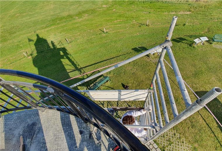 Eingerüstet: Der Leuchtturm „Kleiner Preuße“ in Wremen ist zurzeit in Handwerkerhand.