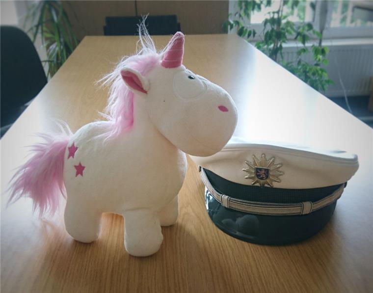 Osterholz-Scharmbeck: Polizei rettet Einhorn Einhorn-Plüschtier "Marina" fand dank der Polizei seinen Weg zurück nach Osterholz-Scharmbeck.