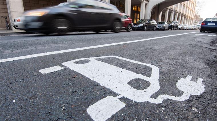 E-Automarkt 2024: Die großen Verlierer heißen Tesla und Opel Einige E-Autobauer haben deutlich Marktanteile verloren.