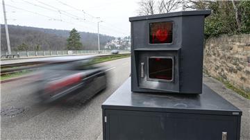 Einige Städte und Gemeinden haben neue mobile Blitzergeräte angeschafft. (Symbolbild)