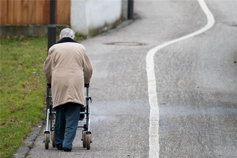 Bremerhaven: Mann (76) macht Rollator-Ausflug auf dem Autobahnzubringer Einmal falsch abgebogen, spazierte ein Senior mit seinem Rollator auf die Autobahn zu.