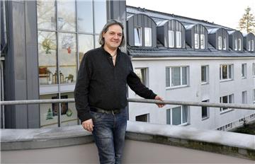 Einrichtungsleiter Martin Schieber freut sich über die gute Note für die Villa Schocken - MS-Station.