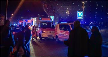 Einsatz der Rettungskräfte während der Silvesternacht in Bremerhaven: Bei den Raketenangriffen waren Menschen verletzt worden. Als die Polizisten eingriffen, wurden auch sie mit Raketen beschossen.