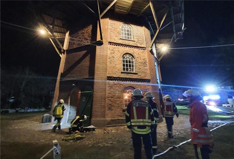 Einsatz für die Feuerwehr an der Schiffdorfer Windmühle.