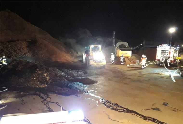 Spaden: Feuer auf Recyclinghof in Spaden Einsatz für die Feuerwehr auf einem Recyclinghof in Spaden.
