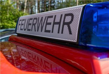 Einsatz für die Feuerwehren Blexen, Nordenham und EInswarden: Eine Veranda eines Einfamilienhauses stand in Flammen. 