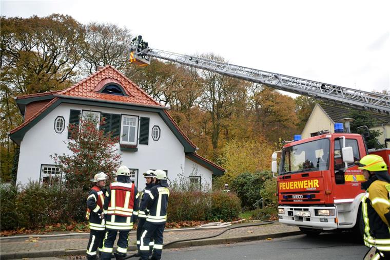 Bad Bederkesa: Feuerwehr rückt zu vermeintlichem Dachstuhlbrand aus Einsatz für die Freiwillige Feuerwehr in Bad Bederkesa.