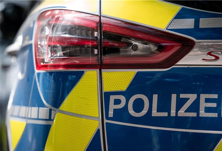 Polizei löst Party mit 29 Besuchern auf Einsatz für die Polizei in Bremen-Blumenthal.
