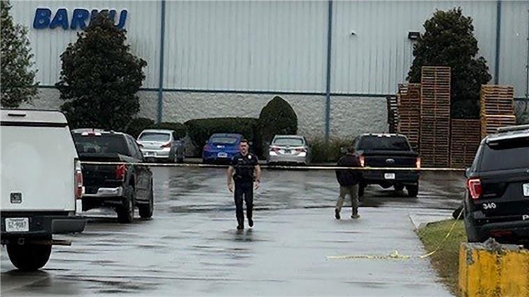 Polizei: Zwei Deutsche bei Gewalttat in den USA getötet Einsatzkräfte des Cleveland Police Departments ermittelten auf dem Firmengelände.