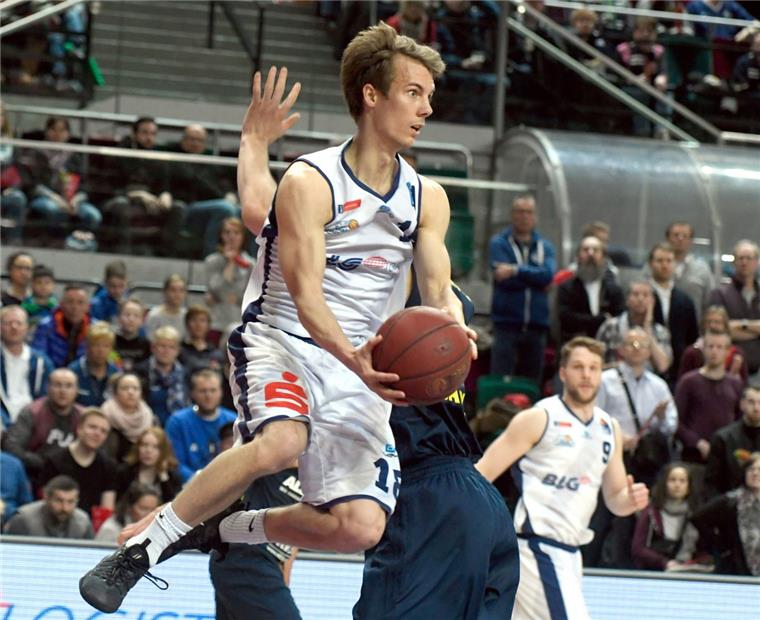 Rasta Vechta kommt: Hier gibt's noch Freikarten für die Eisbären Bremerhaven Eisbär Lars Wendt läuft heiß und will auch gegen Vechta richtig Dampf machen.