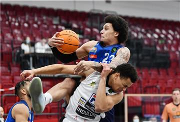 Eisbären-Center John Bohannon sichert sich auf etwas rustikale Art einen Rebound. Bremerhaven gewann das Nordderby in Quakenbrück gegen die Artland Dragons.