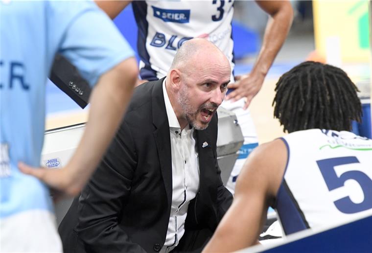 Famoses zweites Viertel der Eisbären Eisbären-Coach konnte mit der Leistung seiner Spieler sehr zufrieden sein.